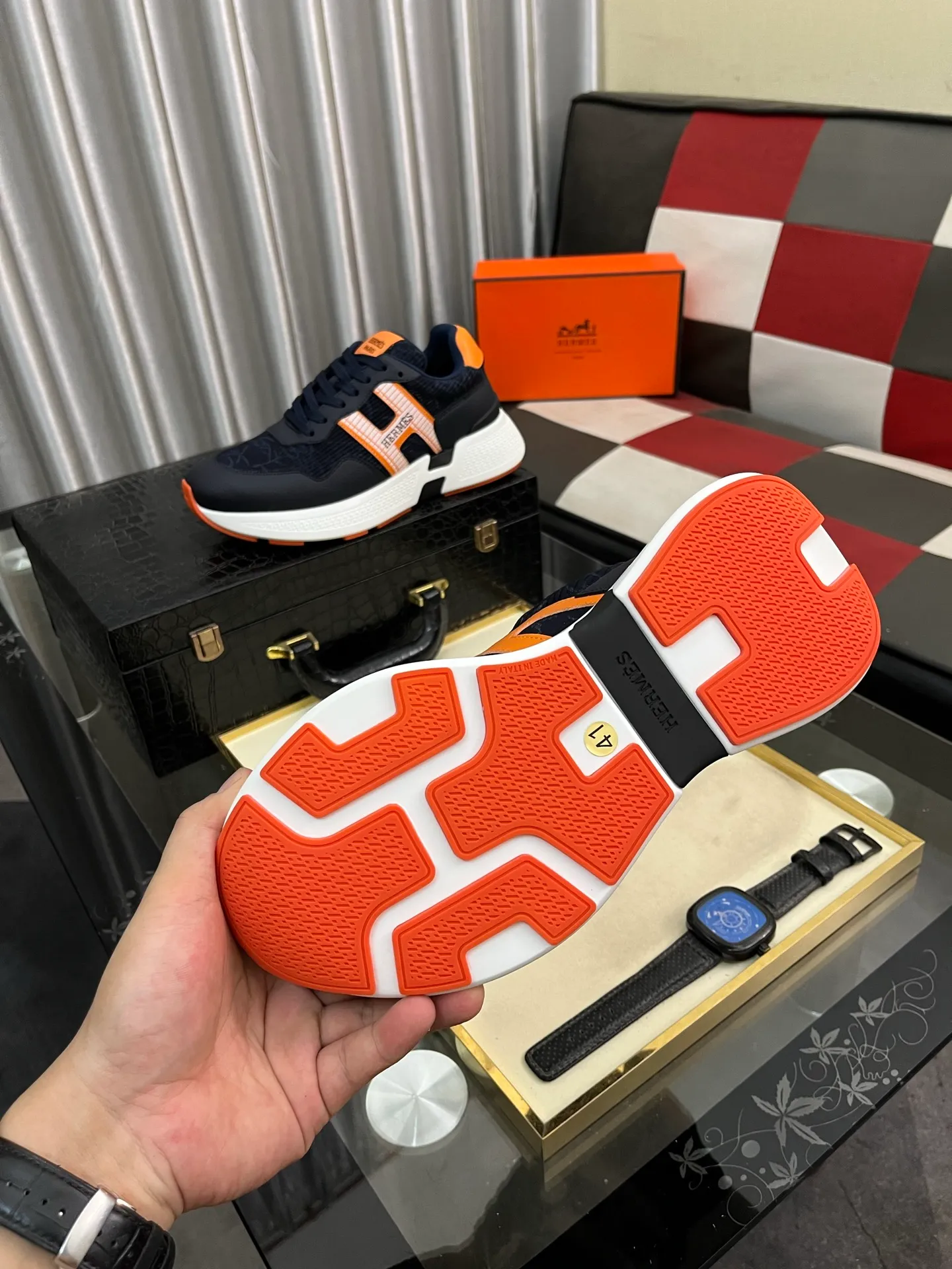 Men's shoes 💰540⌚️⌚️ HERMES/Hermès men's rest sneakers! -High-end quality original casual sports shoes -Upper: high nappa calfskin, forging technology, knitted fabric, shoe brand webbing, injection molded brand logo -Inner: foot pad; water-dyed cowhide -Outsole: ultra-light TPU·rubber; two-color molded outsole -Ultra-high quality control·fine workmanship: highlighted (high-end·luxury·grade) Size: 38-443️⃣Colors available